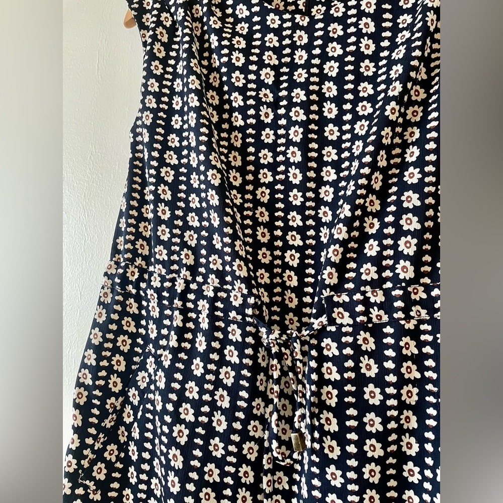 Rio Dress CLOSET CLEANOUT black with White Flowers-Size M - Picture 2 of 5